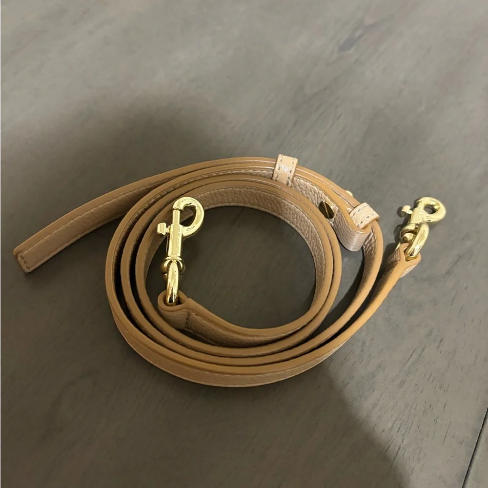 Marc Jacobs The Tote Bag- tan color and small size EUC - Picture 7 of 10